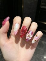 粉红色珠珠雕花细闪穿戴甲 - Image 2